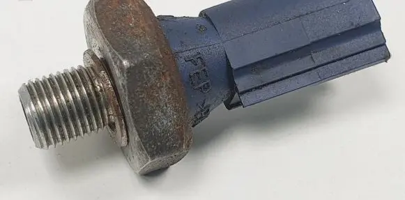 Volkswagen PASSAT B8 Oil pressure sensor 06H919081A