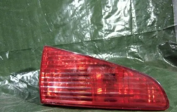 Peugeot 607 Tailgate rear/tail lights