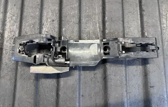 Infiniti FX Front door exterior handle/bracket PA66GF25
