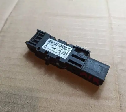 Mercedes-Benz E W211 Airbag deployment crash/impact sensor 0028200826 100621005