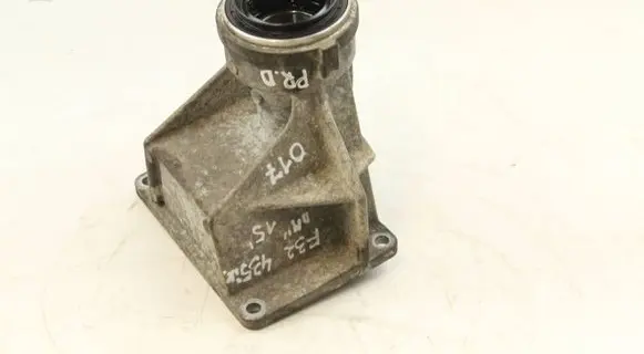 BMW 4 F32 F33 Driveshaft support bearing bracket 7601995 31507601995
