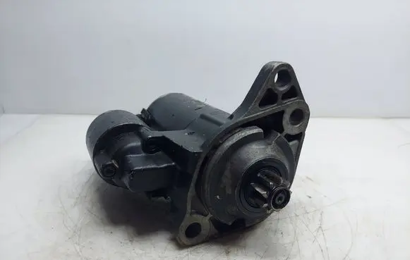 Volkswagen Golf IV Starter motor 0001121006