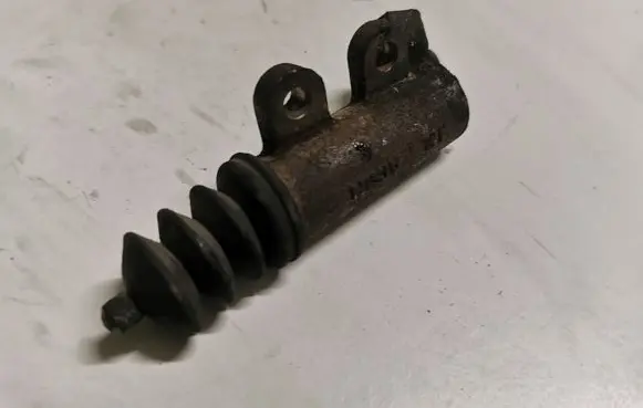 Toyota Avensis T250 Clutch slave cylinder 