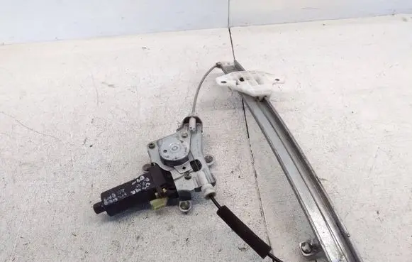 Hyundai Accent Rear door window regulator with motor