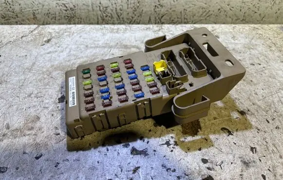Subaru Outback Fuse module 82201AJ000 010036