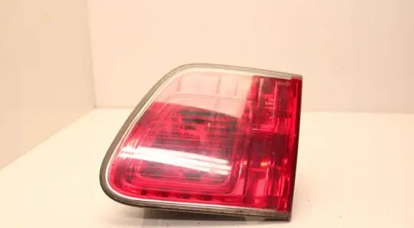 Toyota Avensis T270 Tailgate rear/tail lights