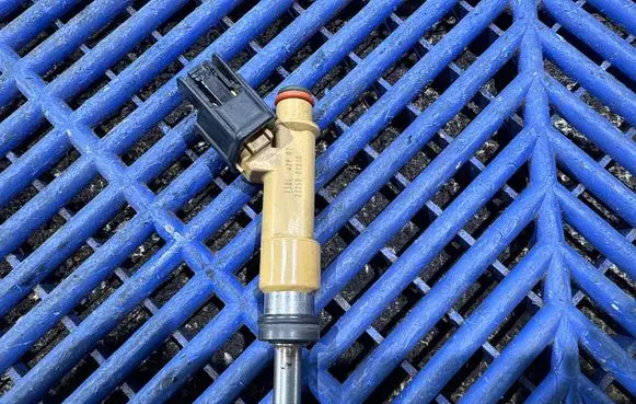 Toyota Auris E180 Fuel injector 232500T030