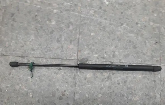 Volkswagen Polo VI Tailgate strut 867827550C