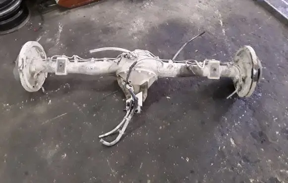 Mitsubishi L200 Rear axle beam 