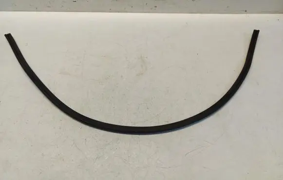 Suzuki Vitara (LY) Wiper trim 