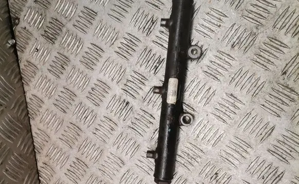 Land Rover Discovery 3 - LR3 Fuel main line pipe