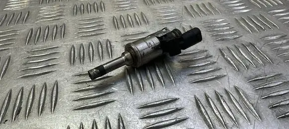 Audi A4 S4 B9 8W Fuel injector