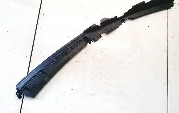 Volkswagen PASSAT B6 Wiper trim 