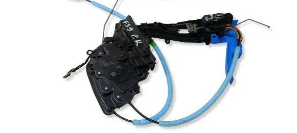 BMW X2 F39 Front door lock 7281931