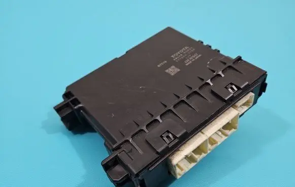 Lexus IS III XE30 Central body control module 88650-53431 IMPRK1502999