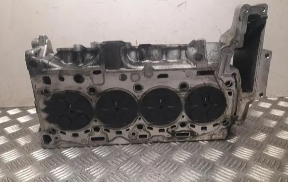 BMW 4 F32 F33 Engine head 781260303