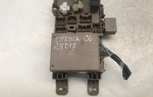Toyota Corolla E120 E130 Fuse box set 8264113040 232300231