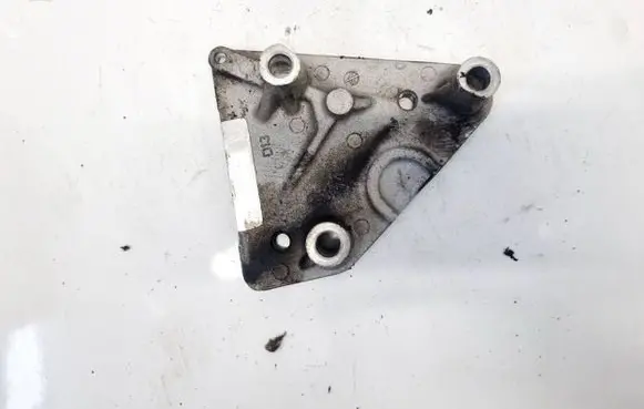 Opel Astra J Engine mounting bracket