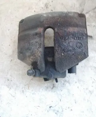 Volkswagen Golf VI Front brake caliper