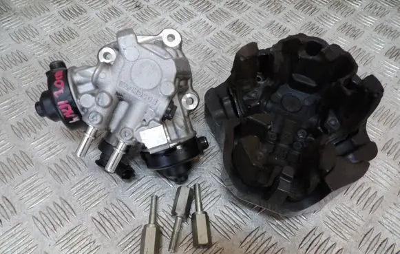 Jeep Grand Cherokee Fuel injection high pressure pump 0445010696 35022143F
