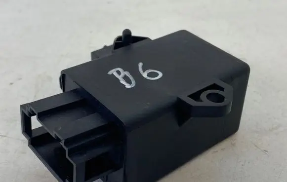Volkswagen PASSAT B6 Seat heating relay 1Z0959772