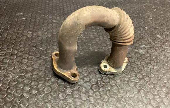 Volkswagen PASSAT B7 EGR valve line/pipe/hose 03P131521E