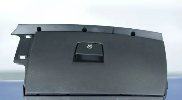 Volvo V50 Glove box