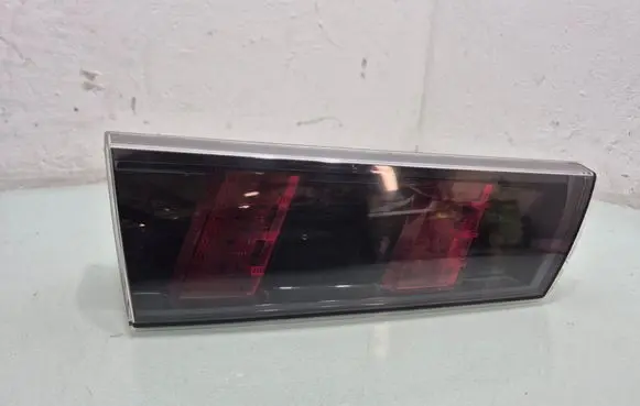Tailgate rear/tail lights