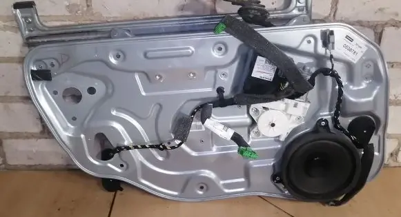 Volvo S40 Front door window regulator with motor 8679080 30710151