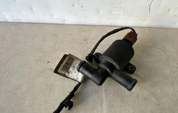 Audi Q7 4M Coolant heater control valve 4H0121670A