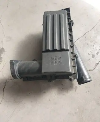 Volkswagen PASSAT B7 Air filter box cover 
