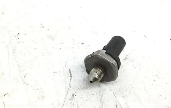 BMW 6 F12 F13 Fuel pressure sensor 7620946