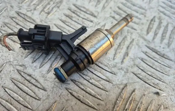 Fuel injector