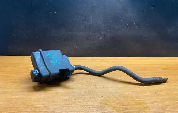 Volvo S40, V40 Power steering fluid tank/reservoir 