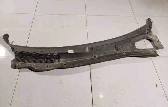 Chrysler 300 - 300C Wiper trim 04805834AA