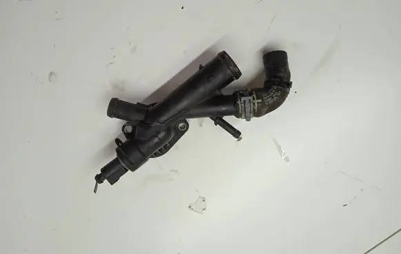 Volkswagen Touran II Engine coolant pipe/hose 03L121131