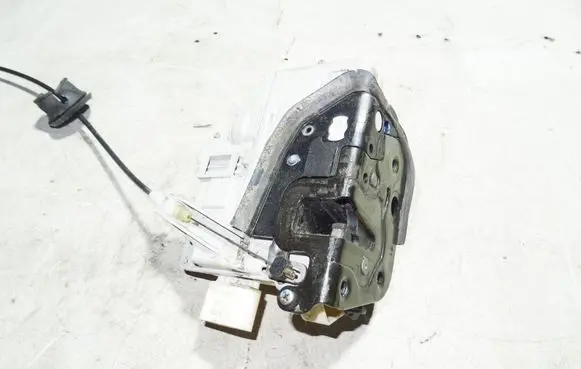 Audi A4 S4 B7 8E 8H Front door lock 8E2837016AA