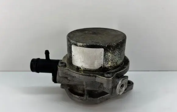 Nissan Qashqai Vacuum pump Pierburg 169