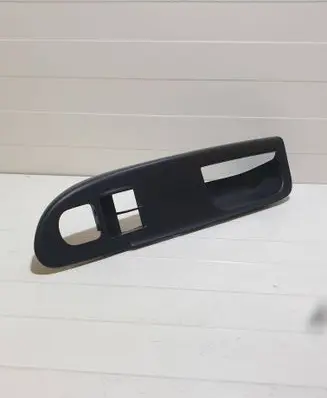 Volkswagen PASSAT B6 Front door window switch trim 3C1867171C
