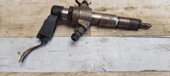 Fuel injector