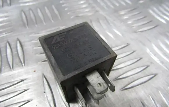 Volkswagen Golf II Other relay 191955529