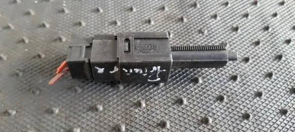 Nissan Primera Brake pedal sensor switch