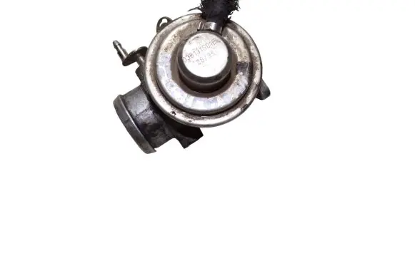 Volkswagen Golf IV EGR valve 038129637 038131501E