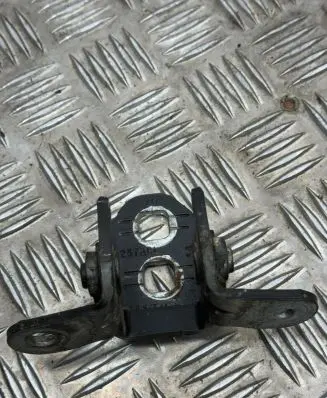 Jeep Cherokee IV KK Rear door upper hinge 257ABL