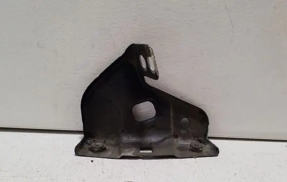 Fender mounting bracket