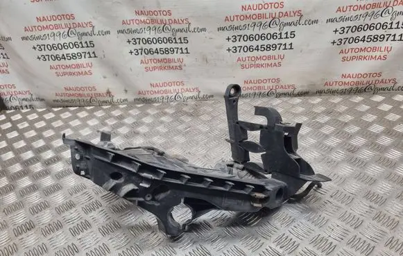 Audi A4 S4 B8 8K Headlight/headlamp mounting bracket 8K0805608R
