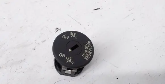 Passenger airbag on/off switch