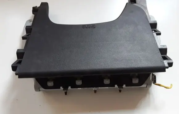 Knee airbag