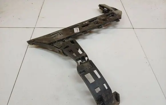 Volkswagen PASSAT B6 Rear bumper mounting bracket 