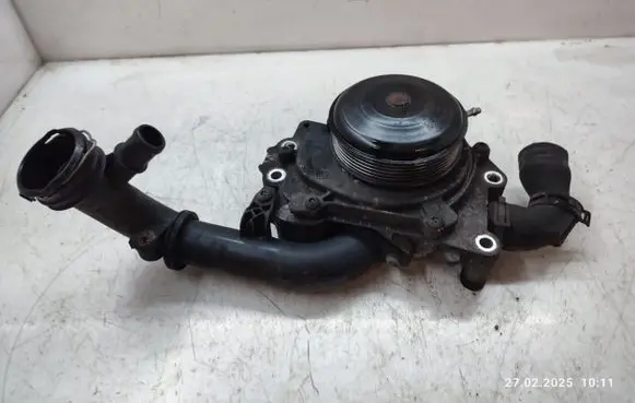 Mercedes-Benz C W204 Water pump 013046804